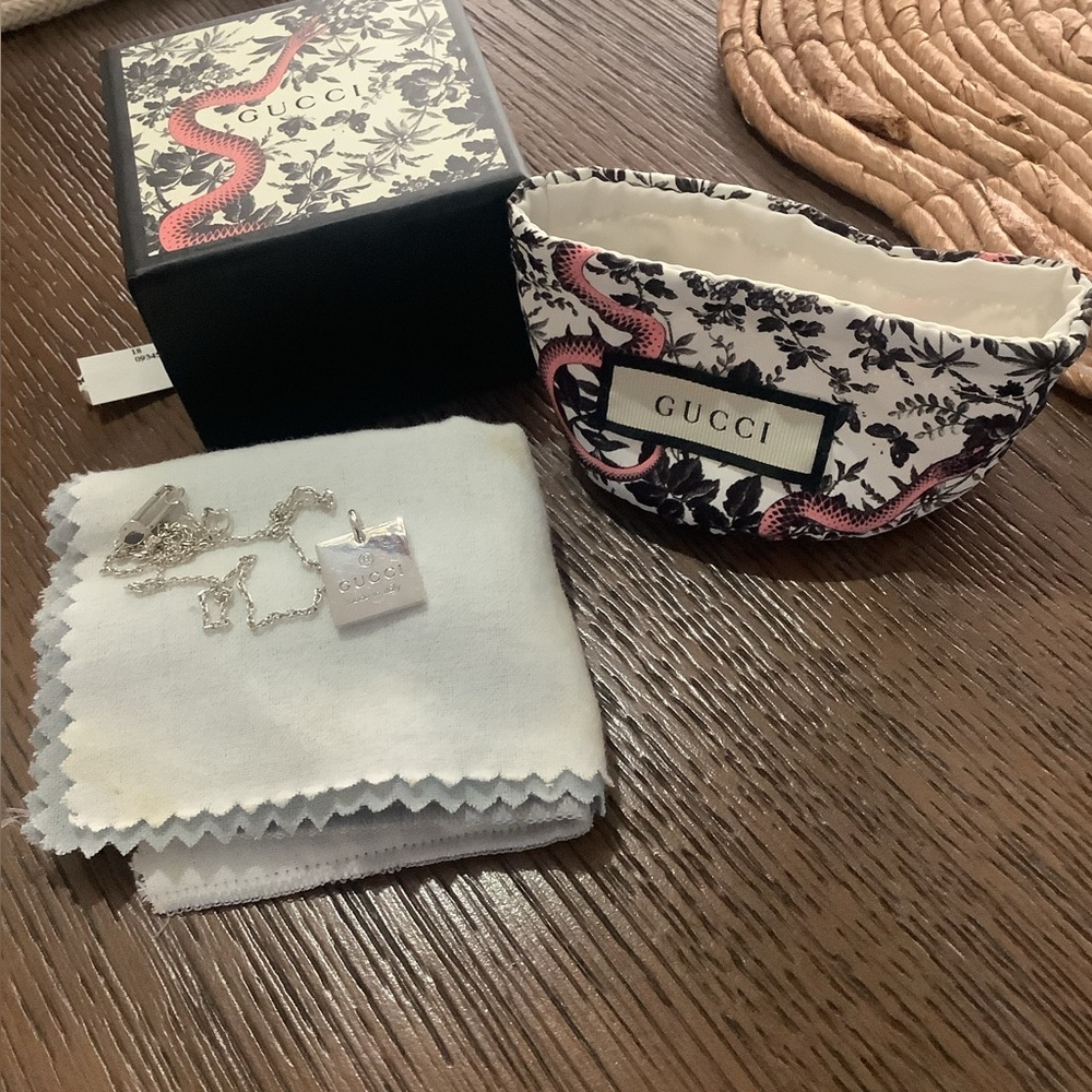 Authentic Gucci Elegant 925 Silver Square Pendant Necklace